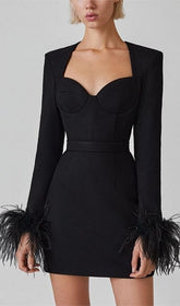 Robe courte extensible à manches longues et plumes en noir